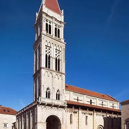 Mav Apt, New, Modern, Near Old Town, Free Parking *