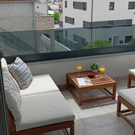 Mav Apt, New, Modern, Near Old Town, Free Parking Apartment *