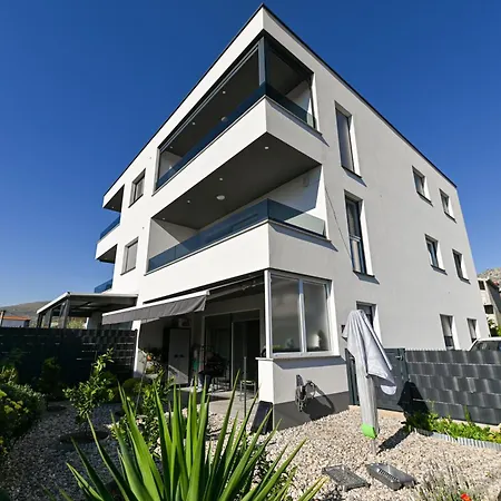 Mav Apt, New, Modern, Near Old Town, Free Parking Apartment *