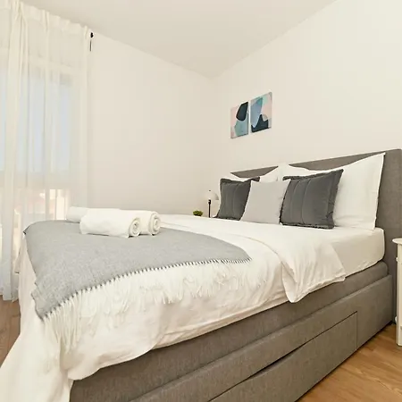 Apartment Mav Apt, New, Modern, Near Old Town, Free Parking Trogir