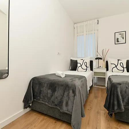 Apartment Mav Apt, New, Modern, Near Old Town, Free Parking Trogir