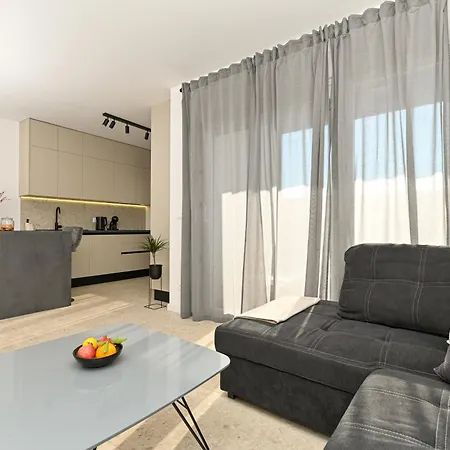 Apartment Mav Apt, New, Modern, Near Old Town, Free Parking Trogir
