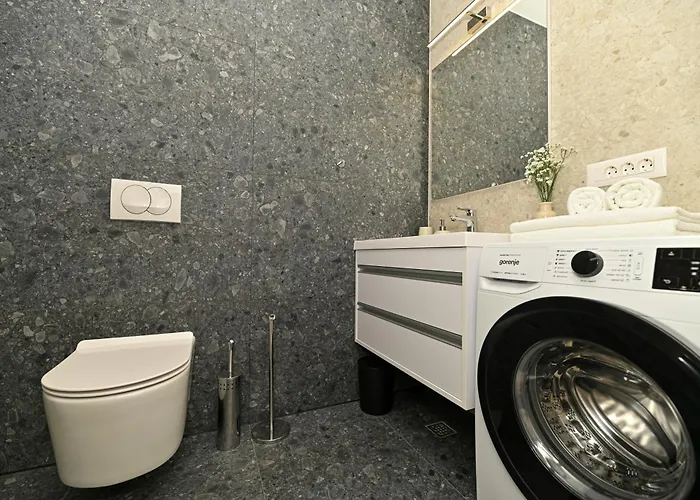 Mav Apt, New, Modern, Near Old Town, Free Parking