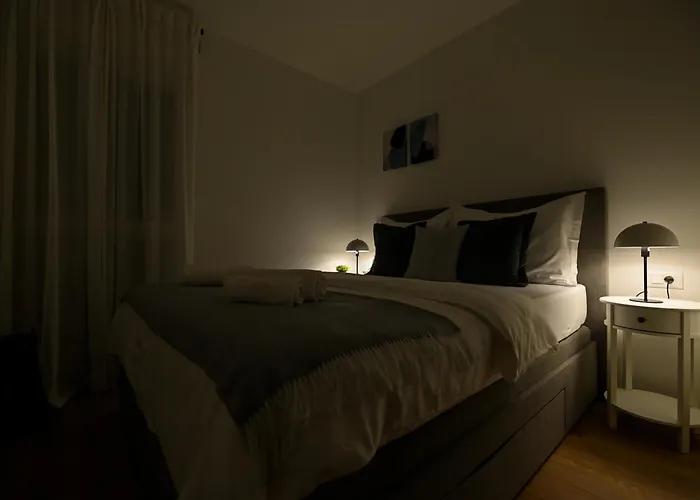 Mav Apt, New, Modern, Near Old Town, Free Parking *