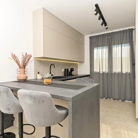 Mav Apt, New, Modern, Near Old Town, Free Parking