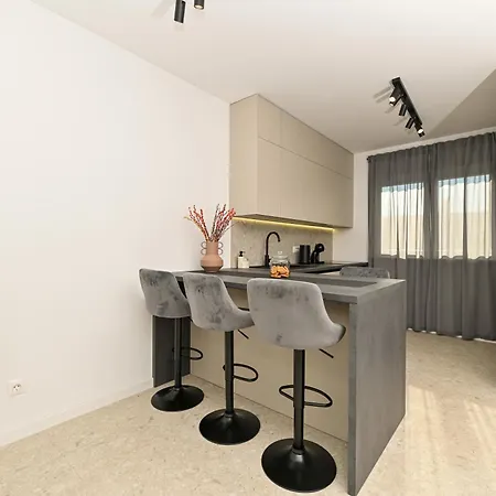 Mav Apt, New, Modern, Near Old Town, Free Parking شقة تروغير