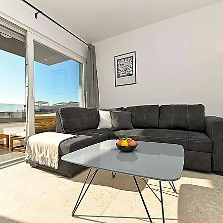 Mav Apt, New, Modern, Near Old Town, Free Parking *
