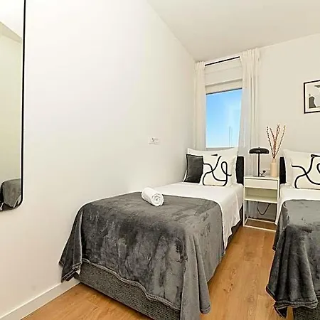 Apartment Mav Apt, New, Modern, Near Old Town, Free Parking Trogir