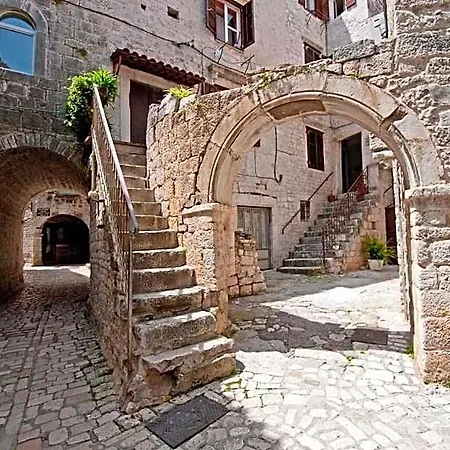 Apartment Mav Apt, New, Modern, Near Old Town, Free Parking Trogir
