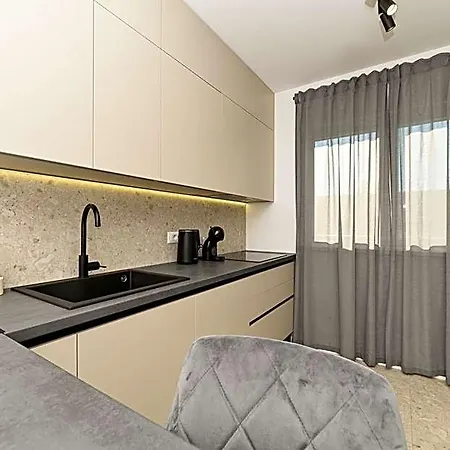 Mav Apt, New, Modern, Near Old Town, Free Parking