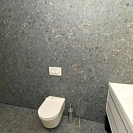 Mav Apt, New, Modern, Near Old Town, Free Parking *