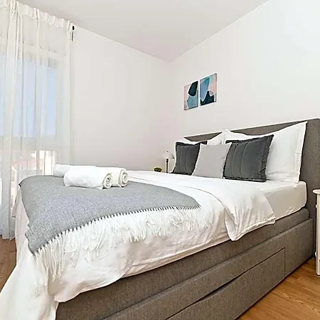 Apartment Mav Apt, New, Modern, Near Old Town, Free Parking