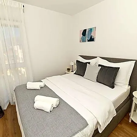 Apartment Mav Apt, New, Modern, Near Old Town, Free Parking *