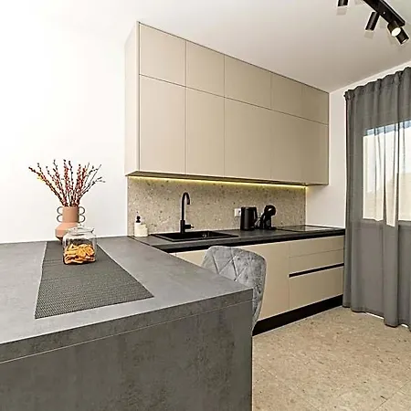 Apartment Mav Apt, New, Modern, Near Old Town, Free Parking
