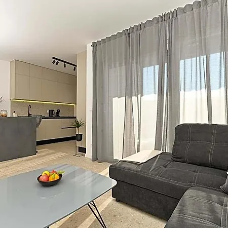 Apartment Mav Apt, New, Modern, Near Old Town, Free Parking Trogir