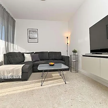 Apartment Mav Apt, New, Modern, Near Old Town, Free Parking *
