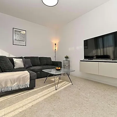Mav Apt, New, Modern, Near Old Town, Free Parking *