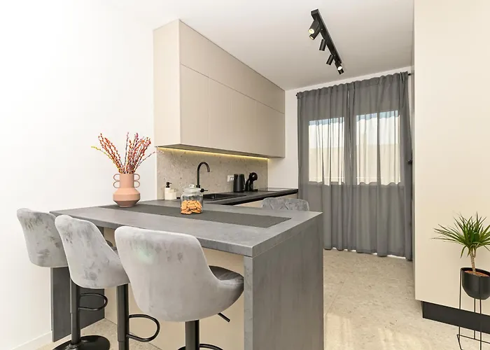 Mav Apt, New, Modern, Near Old Town, Free Parking