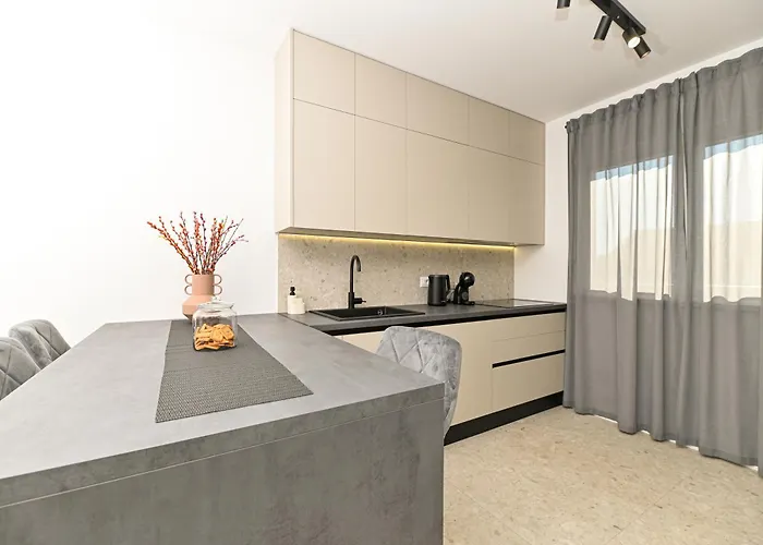 Mav Apt, New, Modern, Near Old Town, Free Parking * Trogir